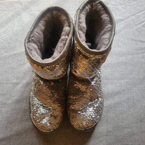 Ugg Boots - Picture 1 of 6